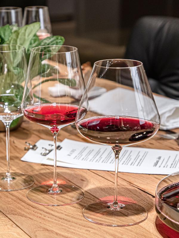 De Elegante Wereld van Kristallen Wijnglazen: Een Onmisbare Toevoeging voor de Wijnliefhebber () De Elegante Wereld van Kristallen Wijnglazen: Een Onmisbare Toevoeging voor de Wijnliefhebber